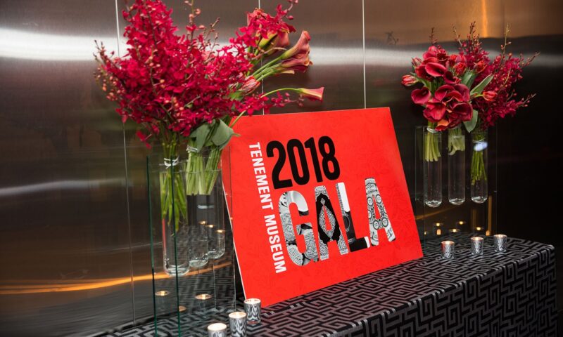 Gala 2018 sign on a table with flowers